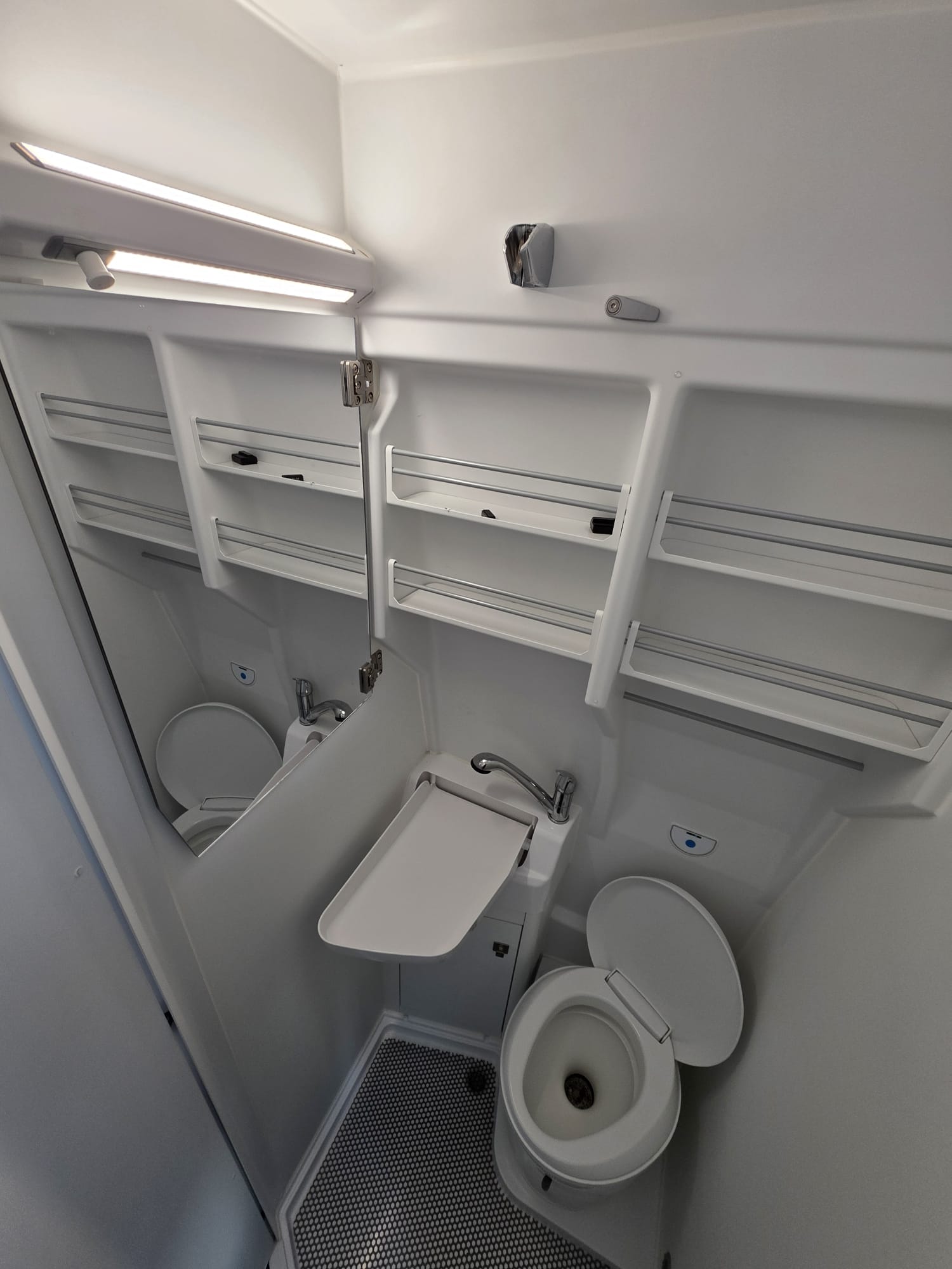 Volkswagen Grand California Automaat, 2022 180PK Full Option