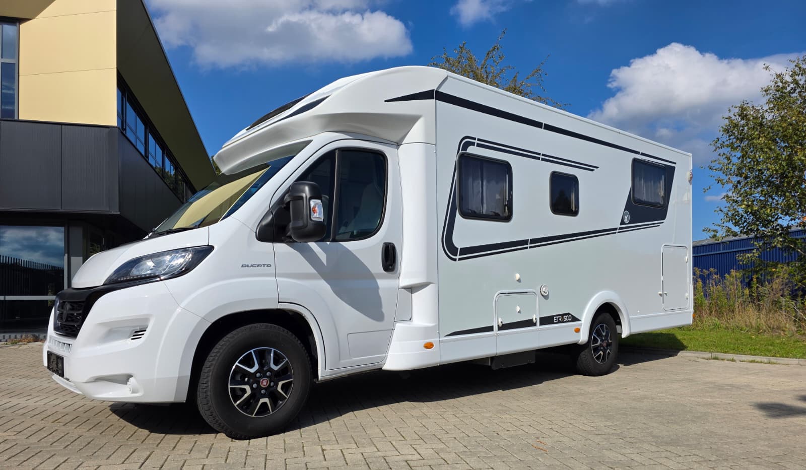 Hymer Etrusco 7400 EB, 140PK 2022, Enkele bedden en hefbed